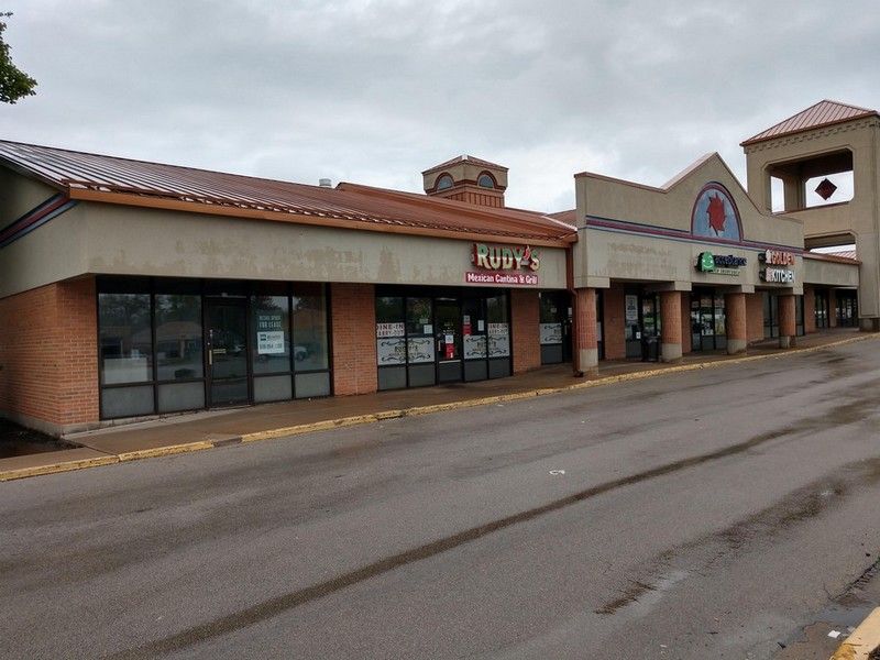STERLING BAZAAR: 3311 N Sterling Ave, Peoria, IL 61604